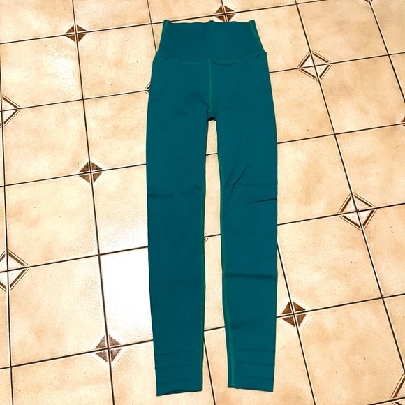 Fabletics Yoga Set - Picture 7 of 8